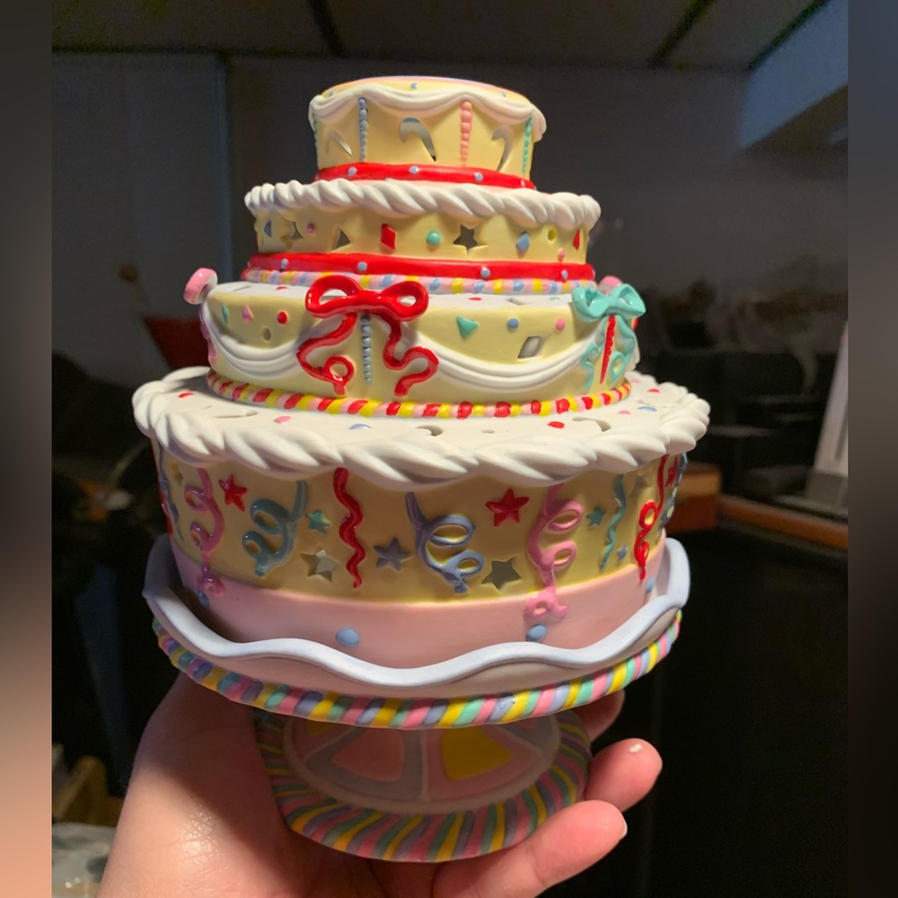 Retired Partylite NiB. Celebration Cake Tealight Holder